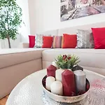 White Elegance Center Apartment *