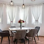 Apartment White Elegance Center