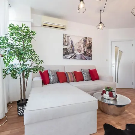 Apartment White Elegance Center