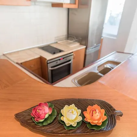 White Elegance Center Apartment