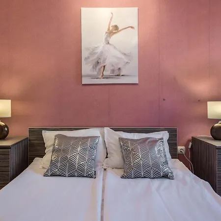 White Elegance Center Apartment